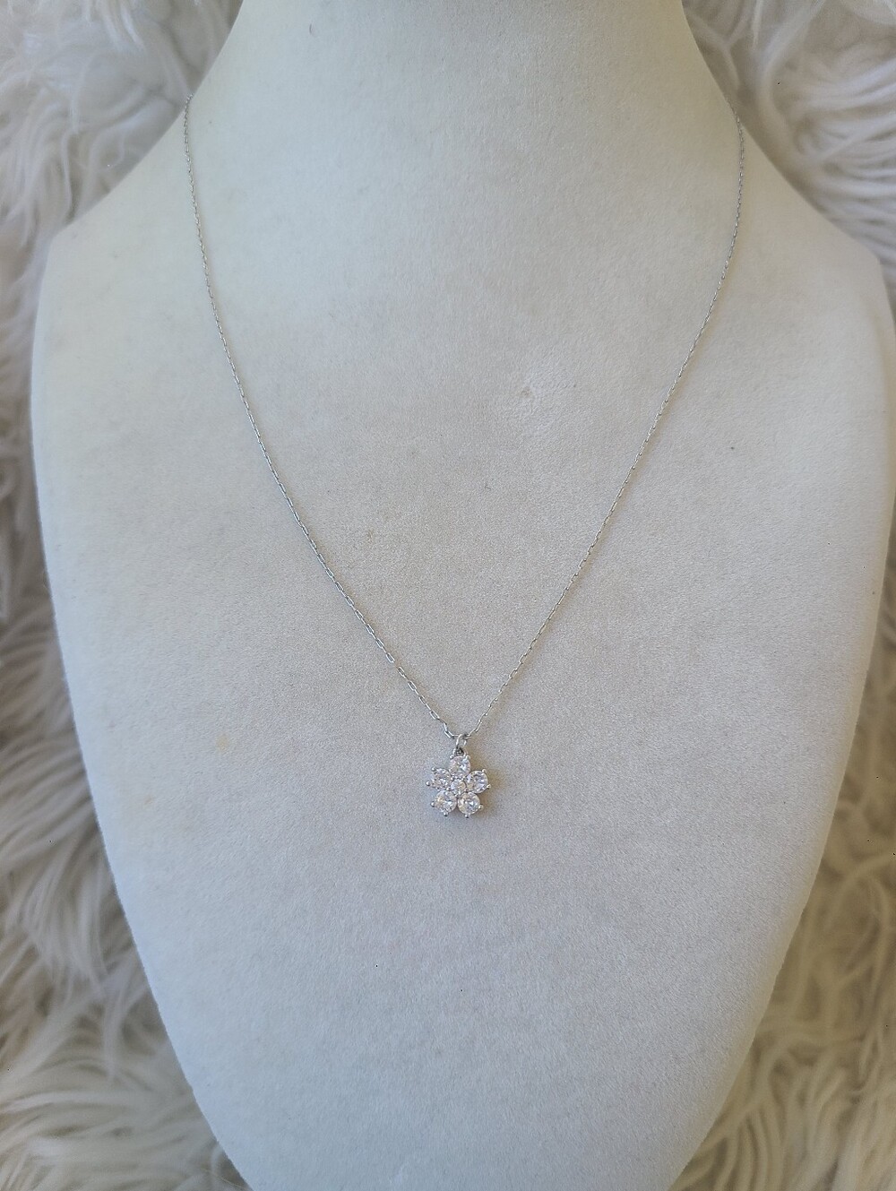 kate spade Silver Toned Floral Pendant Necklace- Excellent Condition